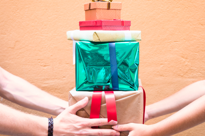 Ide hadiah untuk pasangan berprofesi bidan.