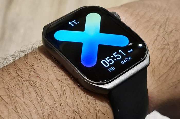 iT Active Watch Curve WR01 adalah smartwatch dengan harga Rp 799 ribu namun memiliki desain layar lengkung yang mewah