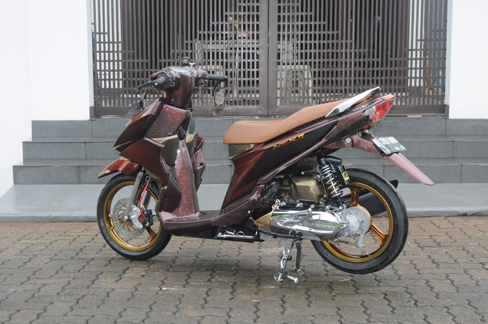 Modifikasi motor Suzuki Nex II berbodi bunglon.