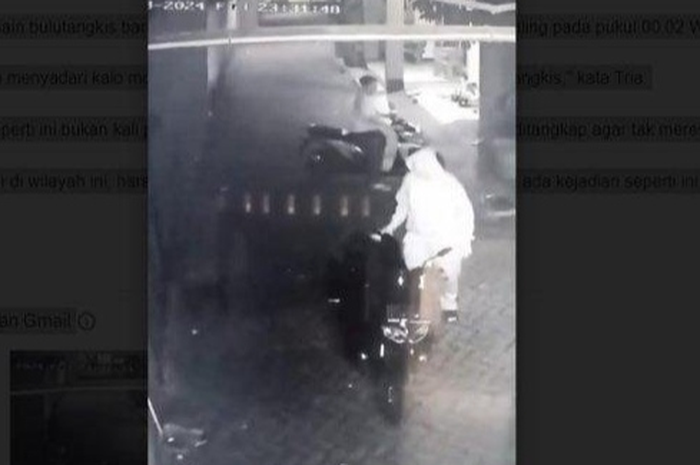 Aksi maling motor gasak Yamaha NMAX di Tangsel terekam CCTV. 