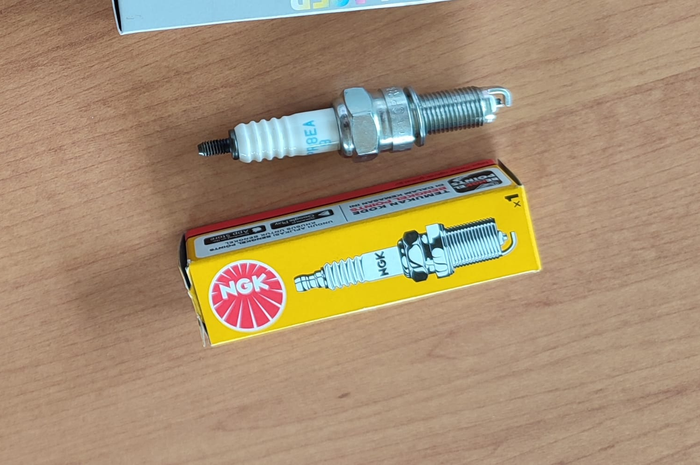 NGK punya kemasan busi motor baru biar berantas busi palsu.