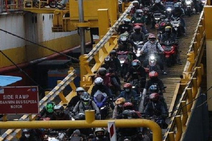 (ILUSTRASI) Program mudik motor gratis naik kapal laut dibuka Kemenhub untuk Lebaran 2024.