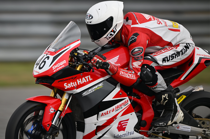 Herjun Atna Firdaus memenangkan balapan kedua AP250 ARRC Thailand 2024. ZX-25R langsung dapat podium