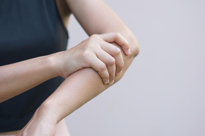 Arti Kedutan di Tangan Menurut Primbon Jawa: Tanda-Tanda dan Pertanda Tersembunyi