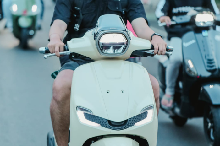 Modifikasi motor Honda Stylo 160 pakai sport screen Sectbill. 