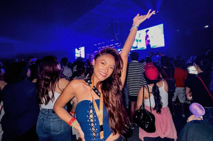 Marion Jola nonton konser Bruno Mars di Thailand