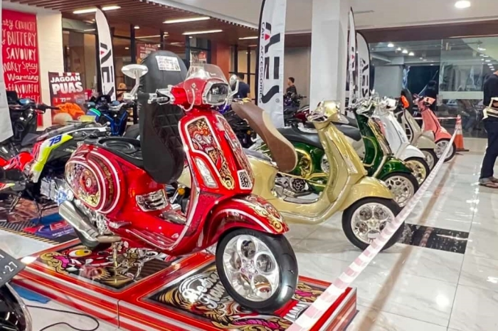 Deretan modifikasi motor Vespa di Jakarta Motofest 2024