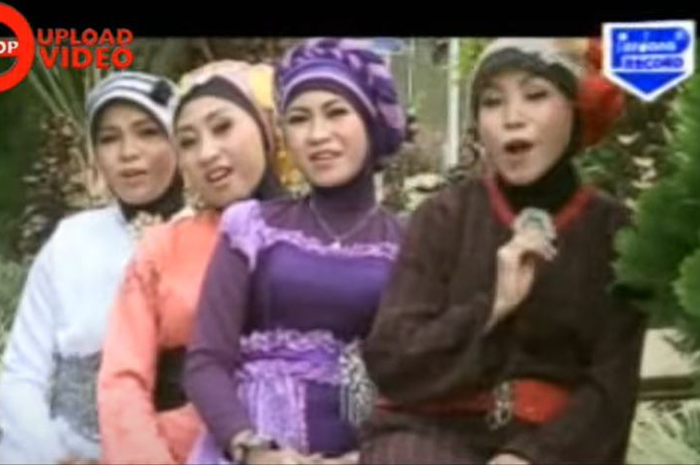 Lirik dan terjemahan lagu Wulan Suci - Esa Andini Feat Jodik Seboel