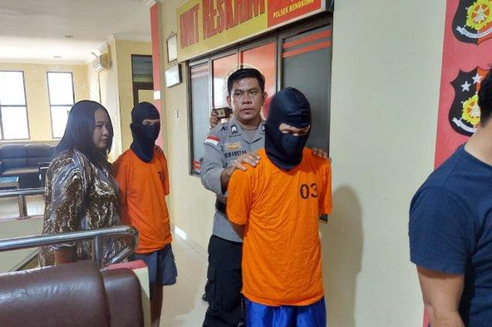 AN dan RR dua pelaku pencabulan gadis SMP di Batam. AN ternyata ayah korban, pelaku ditangkap usai melaporkan RR ke Kantor Polisi 
