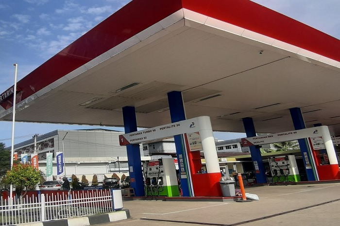 Foto ilustrasi SPBU Pertamina. Harga bensin Pertalite dan lainnya enggak naik hingga Juni 2024.
