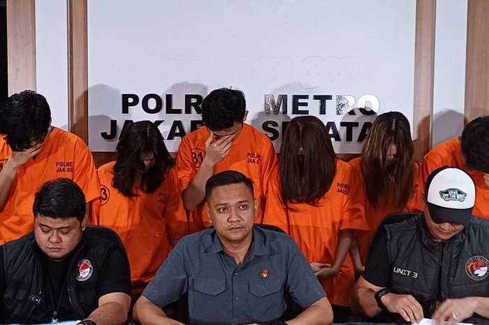 Selebgram Chandrika Chika bersama lima temannya ditangkap polisi atas penyalahgunaan narkotika, Selasa (23/4/2024).