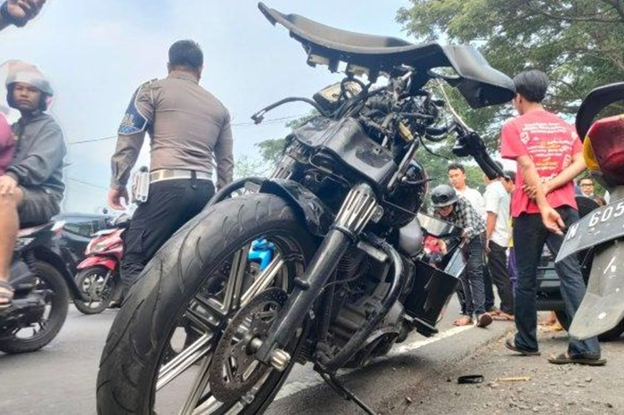 Kecelakaan lalu lintas melibatkan rombongan Harley-Davidson di Probolinggo, Jawa Timur, Minggu (29/4/2024).