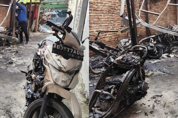 10 motor hangus terbakar di kos Semarang. Tampak Honda BeAT dan motor lainnya.