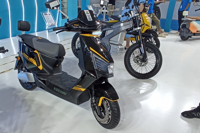 Motor listrik Keeway KL-1500 GS jadi yang paling diminati selama PEVS 2024. Meskipun indennya sampai tiga bulan. 