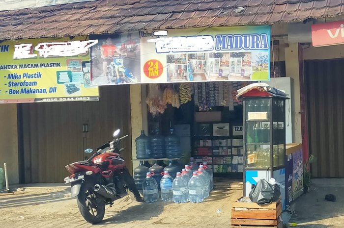 Warung Madura buka 24 jam punya Bajaj Pulsar membawa keberuntungan