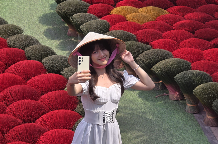 Galaxy S24 Series hadir dengan fitur AI dalam Bahasa Indonesia, mempermudah solo traveling dengan Browsing Assist, Live Translate, dan Interpreter