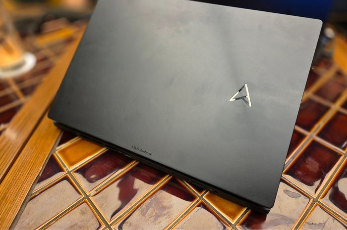 ASUS ZenBook 14 Pro Duo OLED UX8406, laptop 2 layar terbaru Dari ASUS yang ditenagai RTX 4050