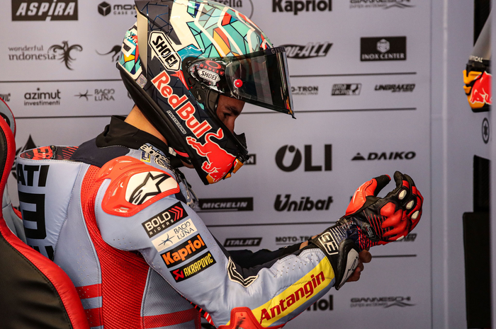 Masalah sponsor pribadi yang penting bagi Marc Marquez, bisa saja membuatnya tidak bisa masuk ke tim pabrikan Ducati di MotoGP. 