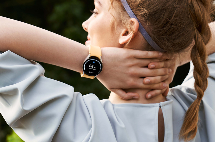 Samsung menghadirkan Fitur Galaxy AI ke lini produk smart wearable mereka yaitu Galaxy Watch