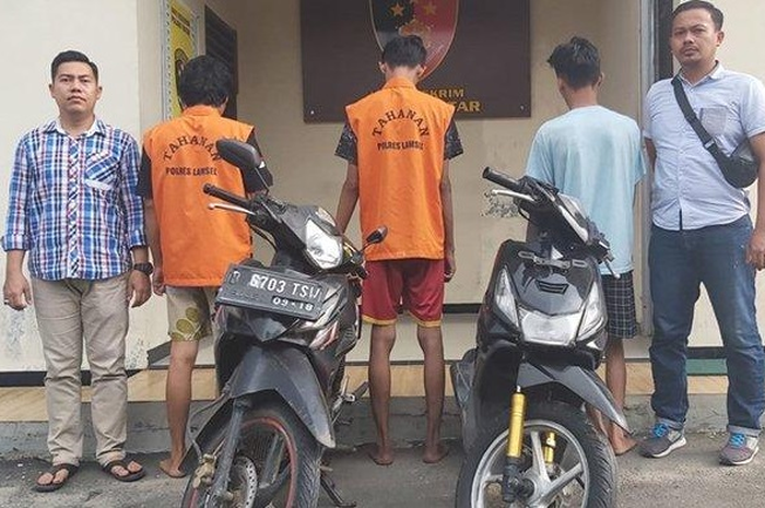 Blak-blakan terungkap waktu yang dibutuhkan pelaku curanmor atau maling motor untuk mencuri motor incaran dari parkiran. (ilustrasi)