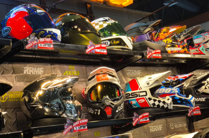 Riderspot jual helm dan riding apparel di DXI 2024.
