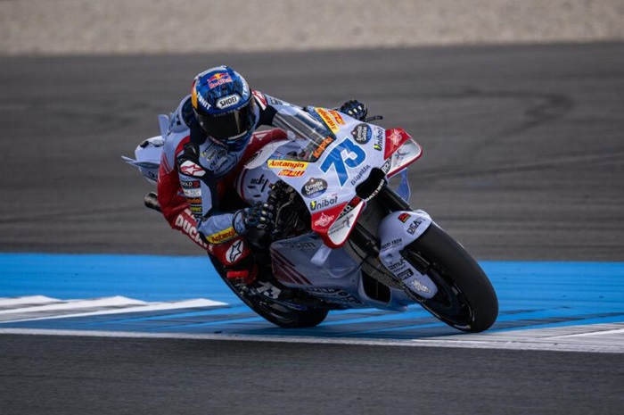 Alex Marquez, adik Marc Marquez yang bertahan bersama Gresini Racing untuk MotoGP 2025 dan 2026.