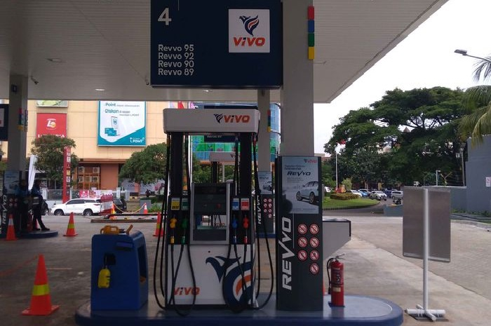 Foto ilustrasi SPBU Vivo. Segini harga bensin pesaing Pertalite dan lainnya yang turun per Juli 2024.