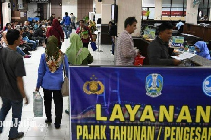 Samsat Manyar Surabaya, jadi salah satu tempat pemutihan pajak kendaraan bermotor di Jawa Timur.