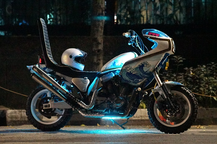 Modifikasi motor Bosozoku mesin V-Twin milik Barry Williem.