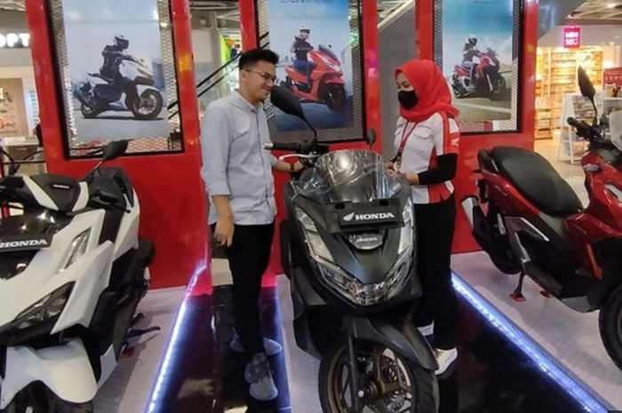 Murah dan bervariasi pilihan cicilan motor baru Honda PCX 160.