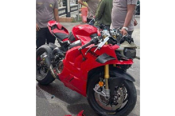 Kondisi Ducati Panigale V4S yang terlibat tabrakan di Kota Lhokseumawe, Aceh, Minggu (11/8/2024).