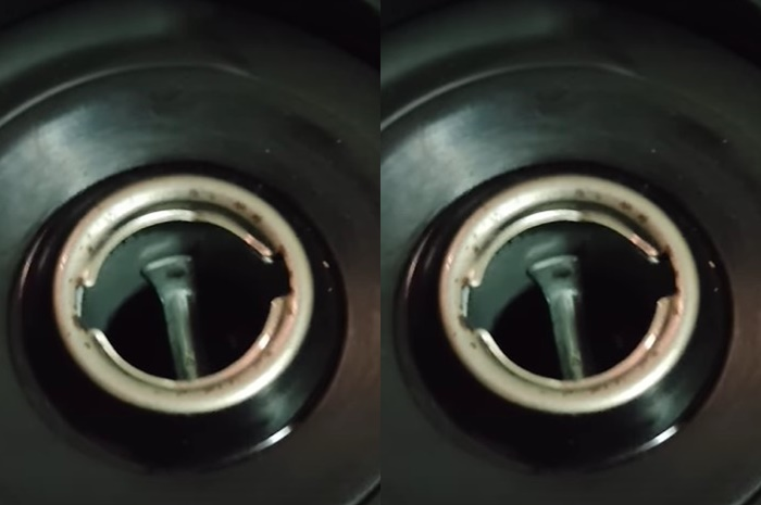 Kondisi karat yang ada di area lubang tangki bensin motor.