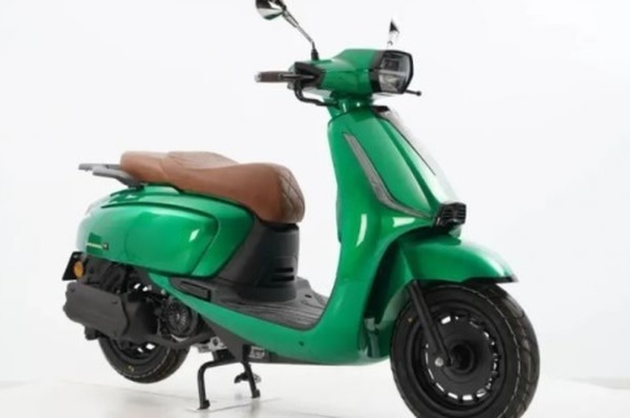 Yiying Salina 150 motor matic retro baru pesaing Vespa, dibekali fitur canggih harga murah.