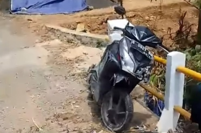 Kejadian Lagi Honda Vario Alami Rem Blong di Pekalongan Pelajar Tercebur ke Sungai