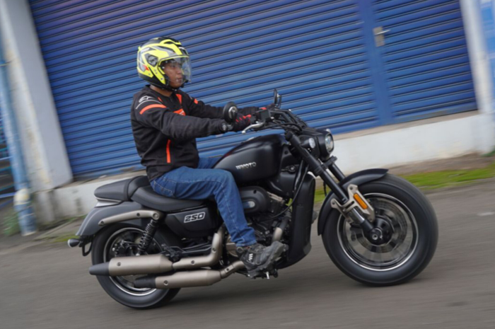WMoto Morbius 250, motor cruiser Hampir-Davidson. 