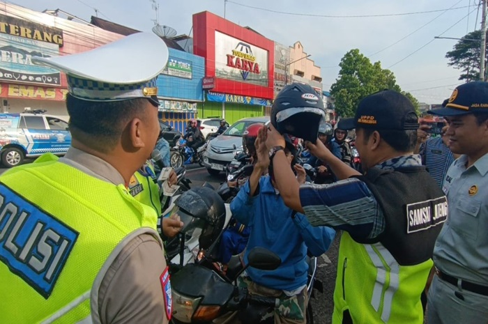 Salah satu pemotor pas razia Operasi Zebra 2024 di Purbalingga