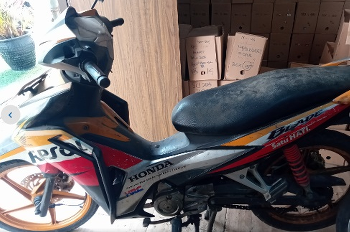 Motor murah Honda Blade buka harga Rp 3 jutaan dokumen lengkap.
