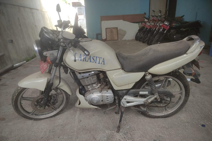 Suzuki Thunder, motor murah yang dilelang Rp 2 jutaan isi Pertalite penuh sanggup ditampung sebanyak ini.