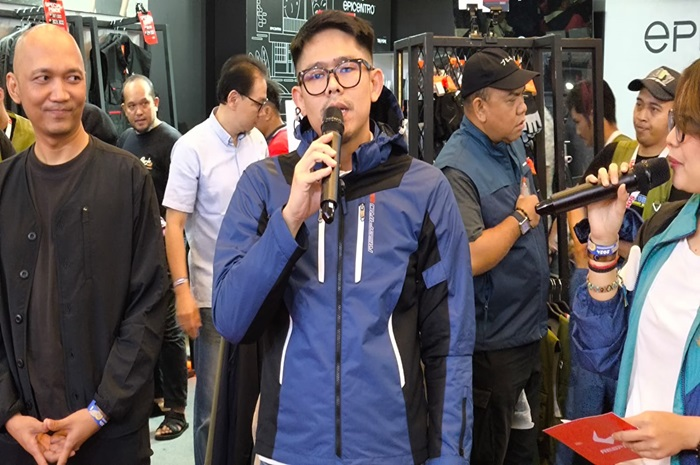 Jaket Respiro Threnox meluncur di IMOS 2024, pengguna turing full senyum.