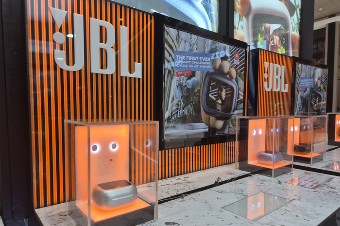 JBL meluncurkan dua model True Wireless Stereo (TWS) terbaru di Indonesia, yakni JBL Tour PRO 3 dan JBL Live 3, dengan inovasi yang berfokus pada audio berkualitas tinggi dan fitur-fitur modern untuk meningkatkan pengalaman pengguna. 