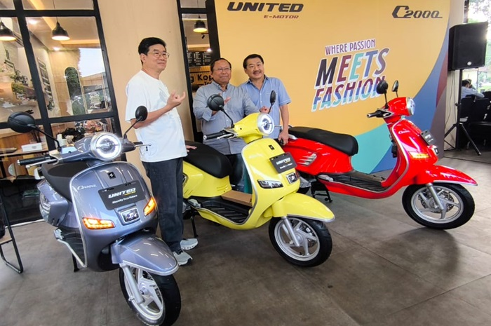 United C2000, motor listrik baru dengan desain neo classic.