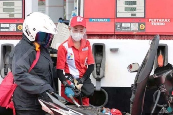 Pertamina bikin program beli Pertamax murah dengan potongan Rp 300 setiap hari Senin dan Jumat berlaku diseluruh Indonesia.