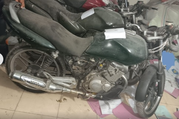 Motor murah musuh SPBU Pertamina Suzuki Thunder dilelang murah meriah Rp 600 ribuan.