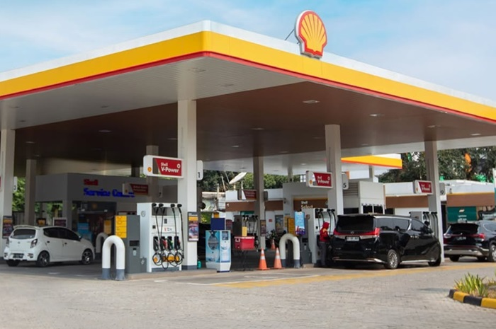 Foto ilustrasi SPBU Shell, belum lama ini turunkan harga bensin.