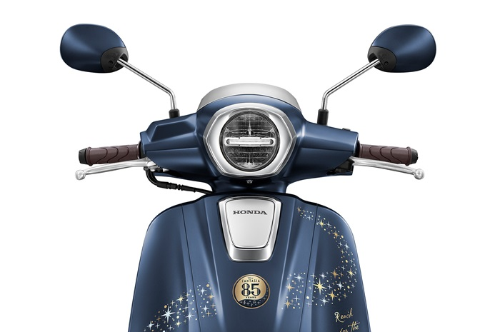 Tampilan motor baru 2025 saudara Honda Stylo 160, Giorno+ Disney Fantasia 85 Years.