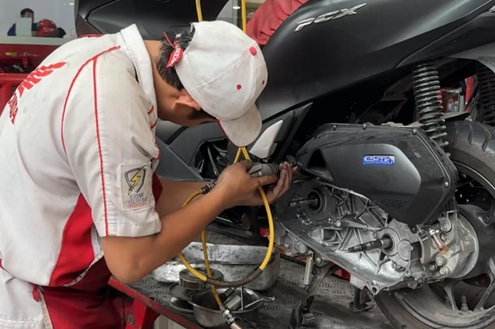 Foto ilustrasi servis CVT motor matic.