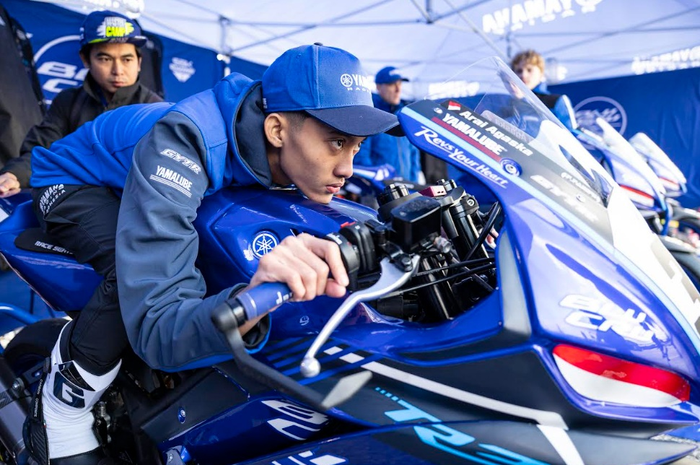 Pembalap Yamaha Racing Indonesia, Arai Agaska, akan memulai petualangan terbarunya dalam balapan kelas dunia R3 BLU CRU World Cup 2025.