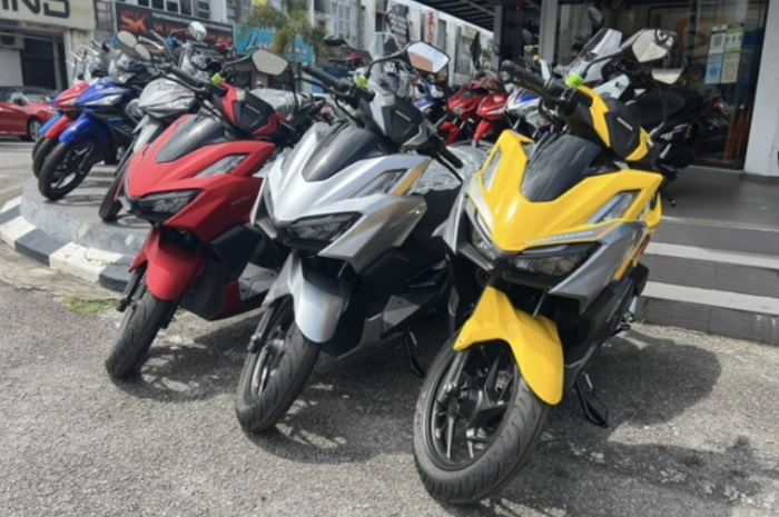Motor matic baru Honda Vario 160 2025 di sebuah dealer.