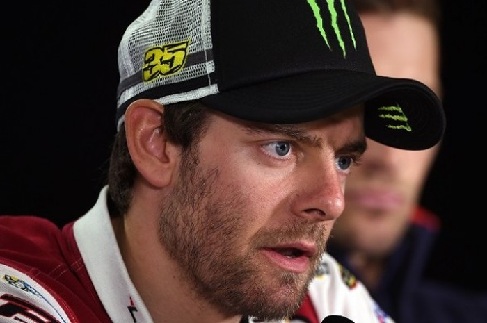 Setelah sukses di KTM, Cal Crutchlow menantang Dani Pedrosa untuk pindah ke pabrikan Yamaha atau Suzuki.