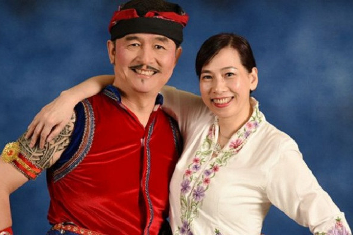 Huang Hua (kanan) bersama suaminya, Tjandra Budi Darmawan.